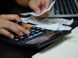 Tarifas nos EUA: impactos globais e esforços para reversão